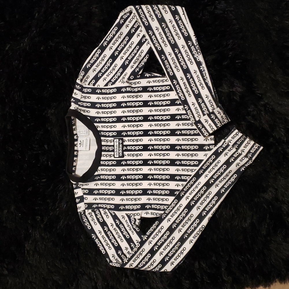 🧿Adidas Monochrome Logo Crop Top